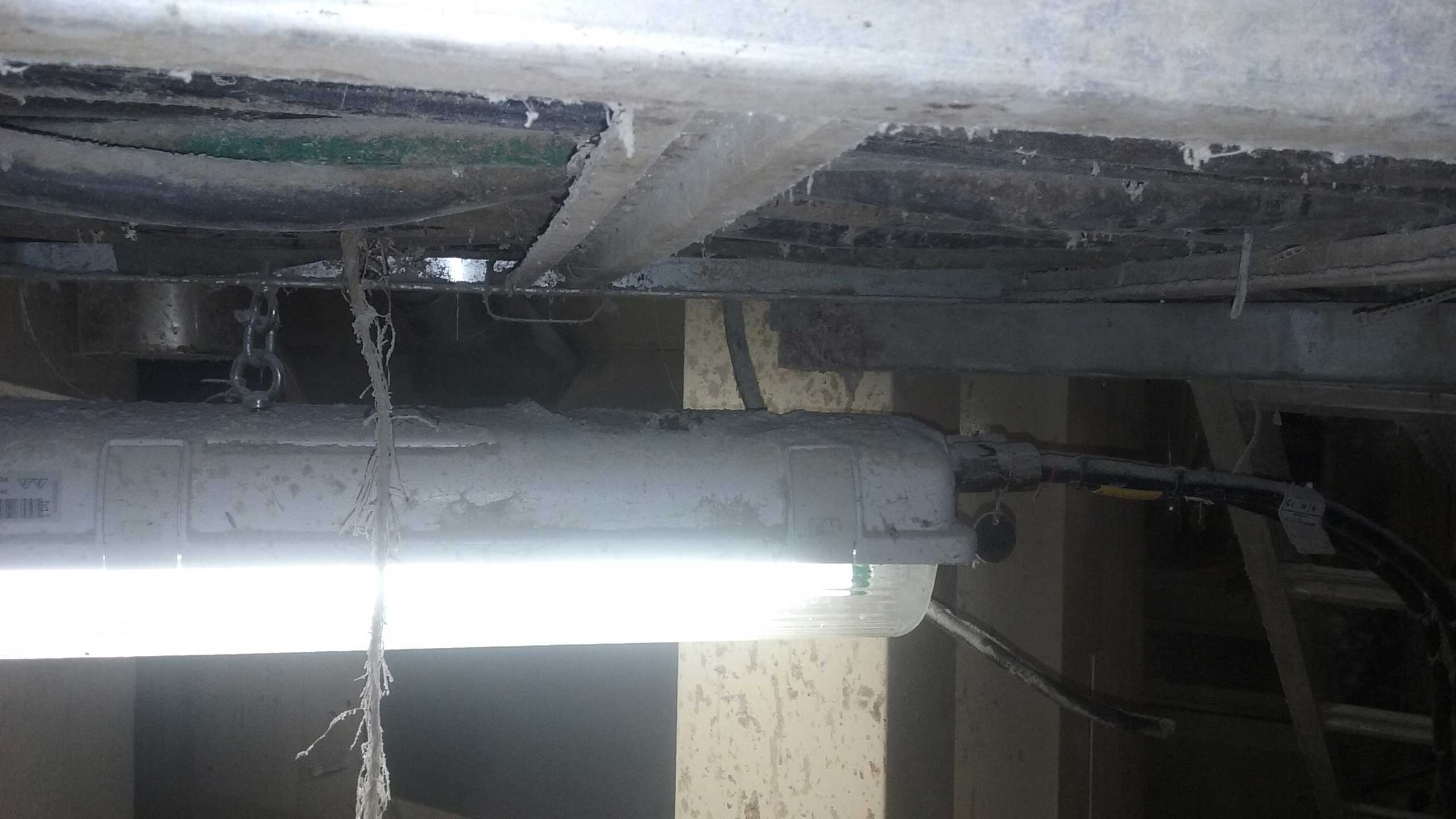 thick-layer-of-dust-on-top-of-light-fitting